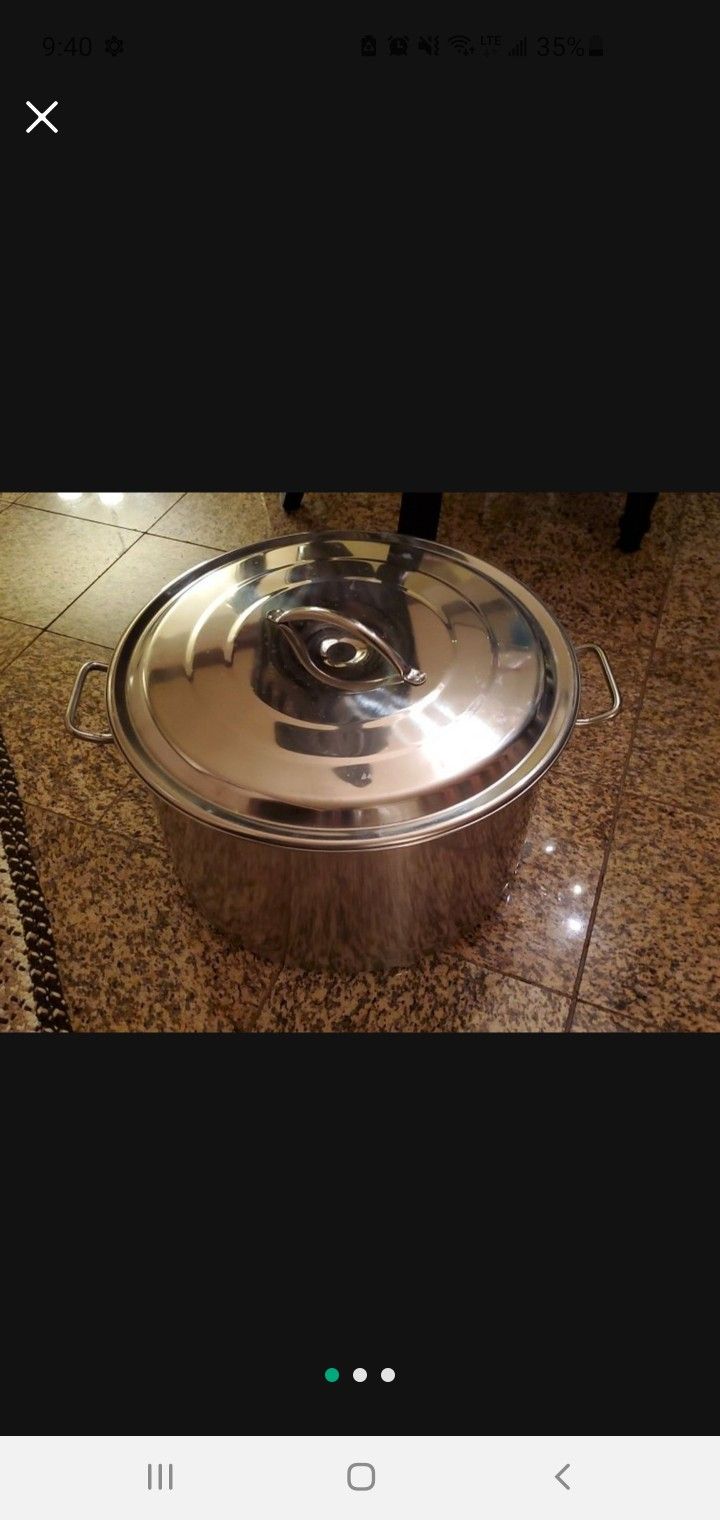 Large Pot w. Top & Steamer 18in Diameter