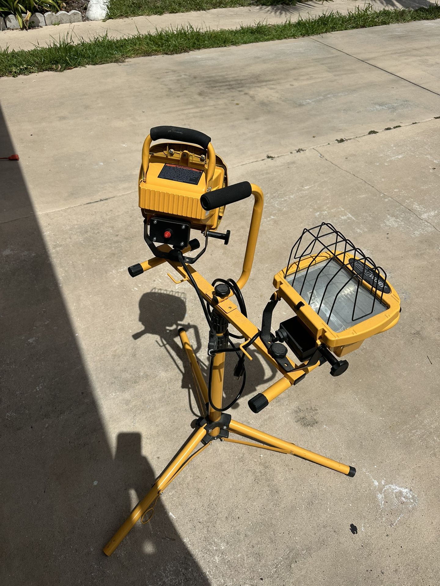 π₯ FOR SALE: Luminary Adjustable Standing Work Light β Bright, Reliable & Built to Last! π§