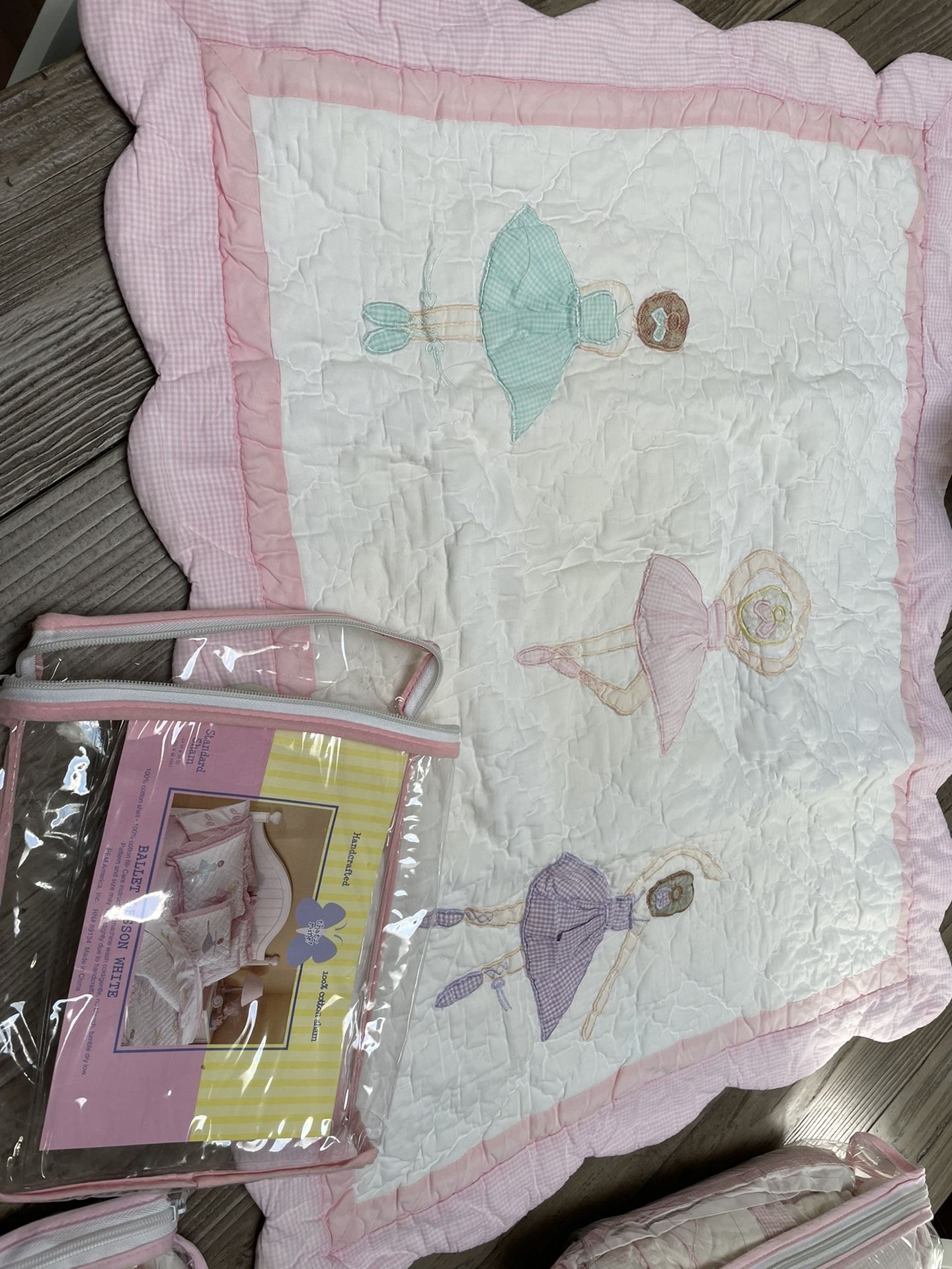 Full Size Ballerina bedding. Read description