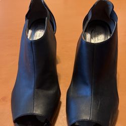 Women’s heels use only one time  