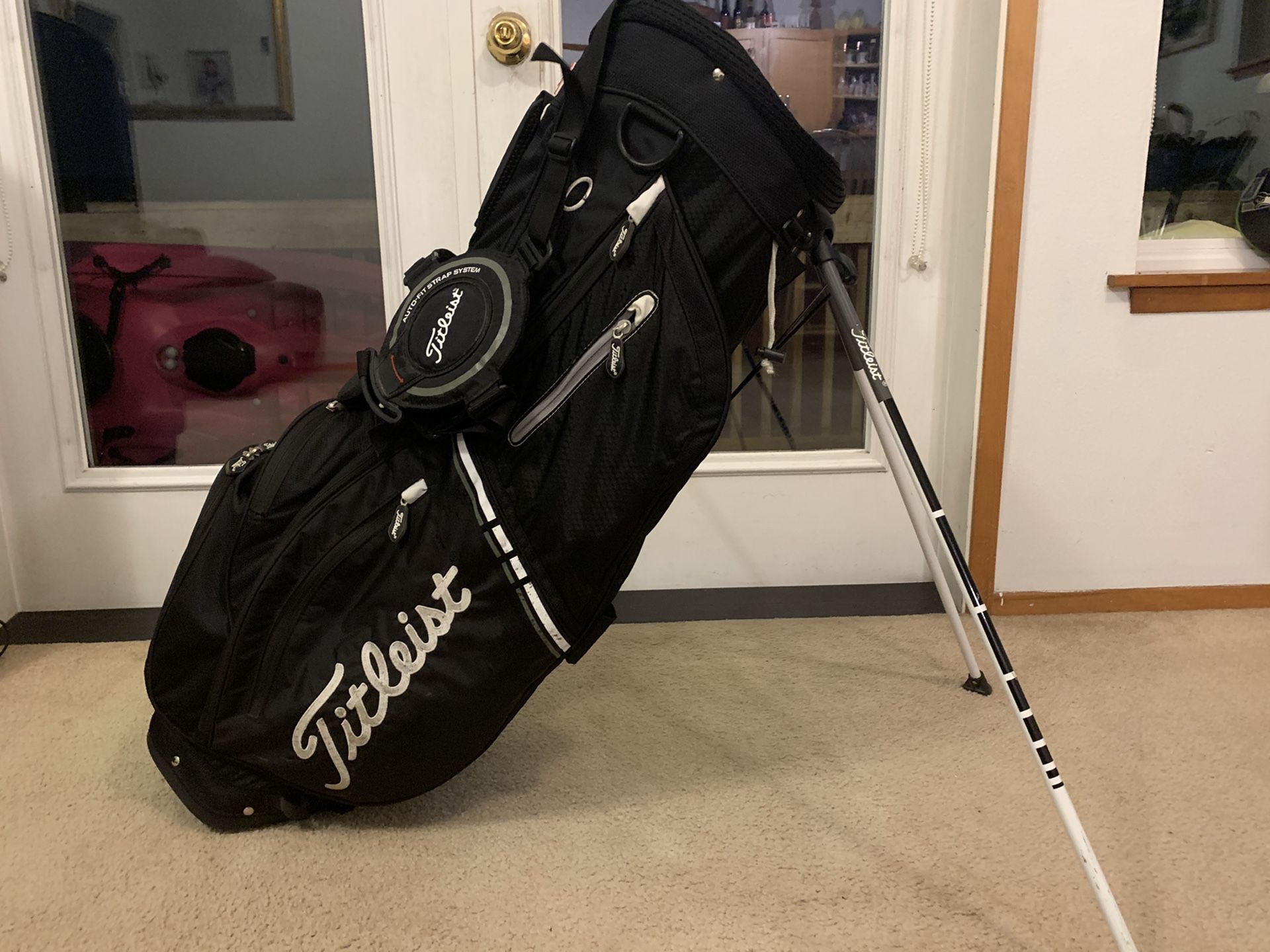 Titleist Carry light weight golf bag with stand