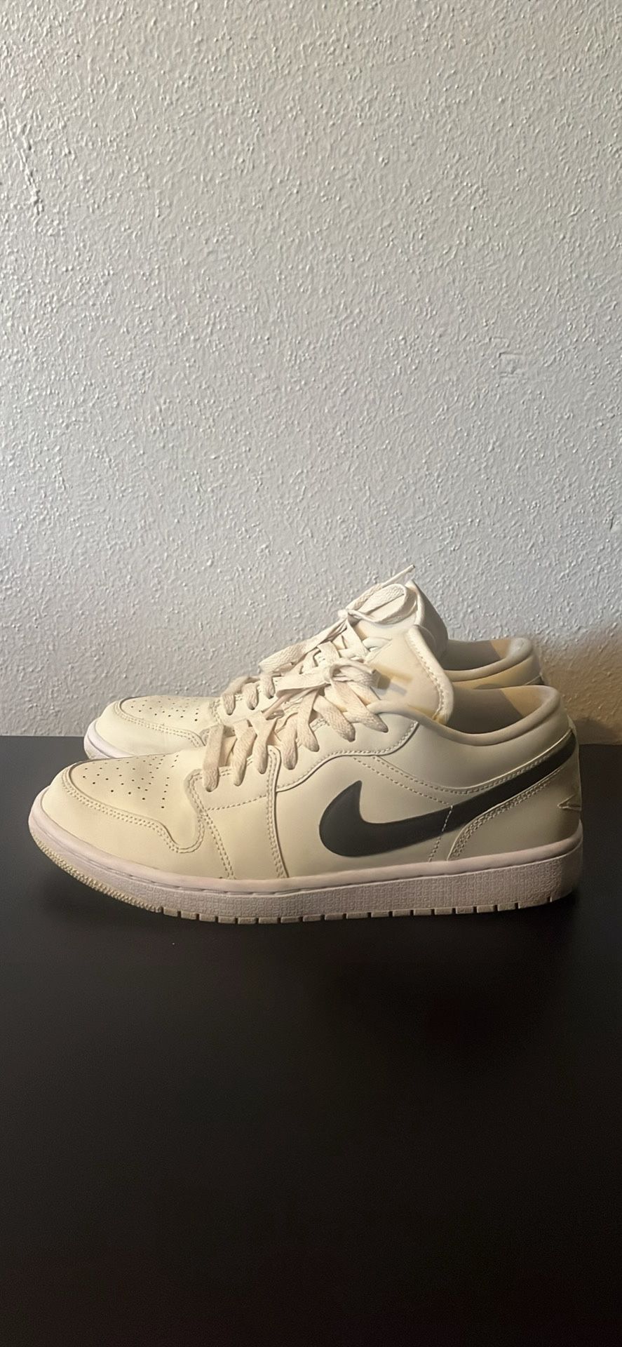 Wmns 11 men’s 9.5 Air Jordan Low