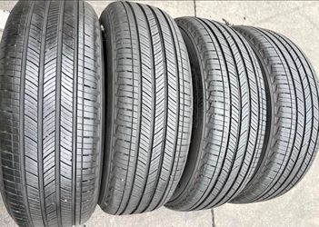 215/65/17 marca Michelin precio 160