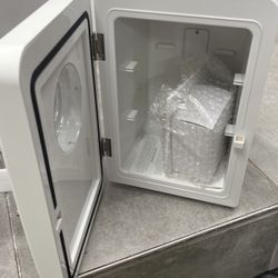 Monat Mini Fridge New 