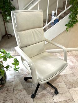 Office chair get up and down beige color good condition