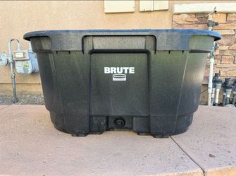 Rubbermaid BRUTE 100 gal. Structural Foam Stock Tank