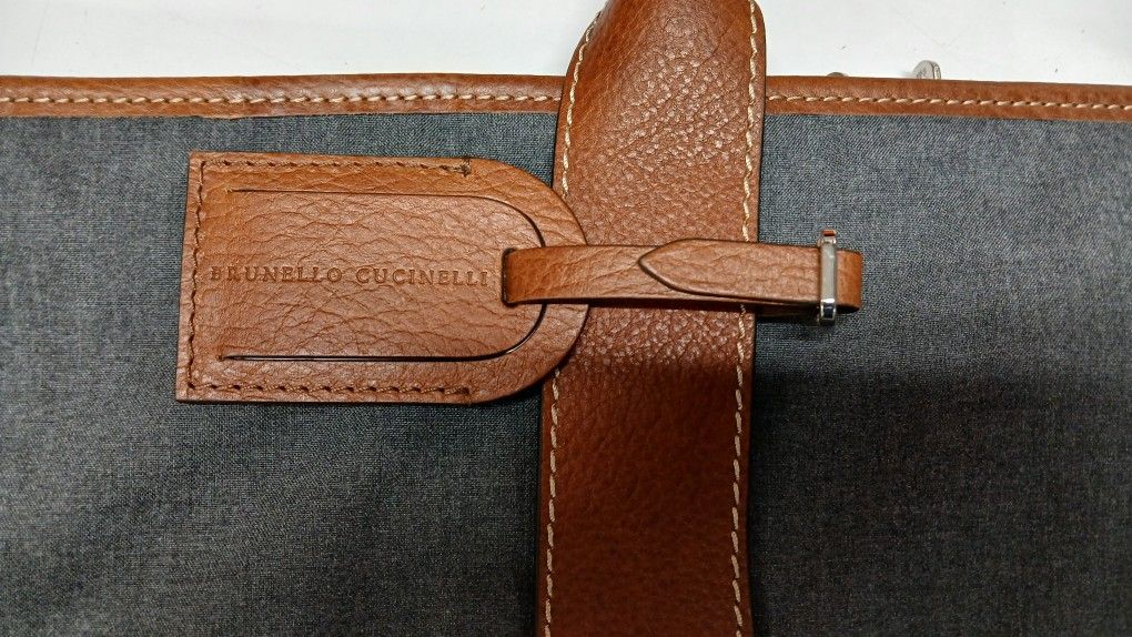 1 New Brunello cucinelli suit bag