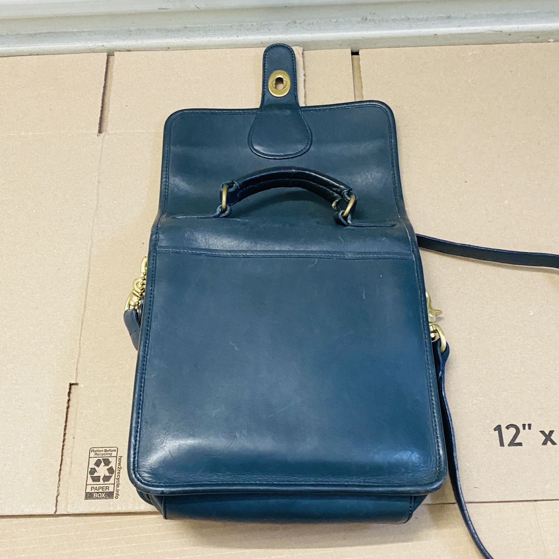 Vintage COACH Turn Lock Leather Station Dark blue Bag Model 202-02
