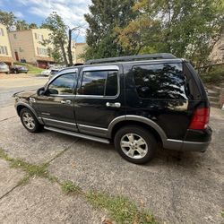 2005 Ford Explorer