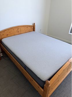 Casper Cooling memory foam queen mattress (Costco)