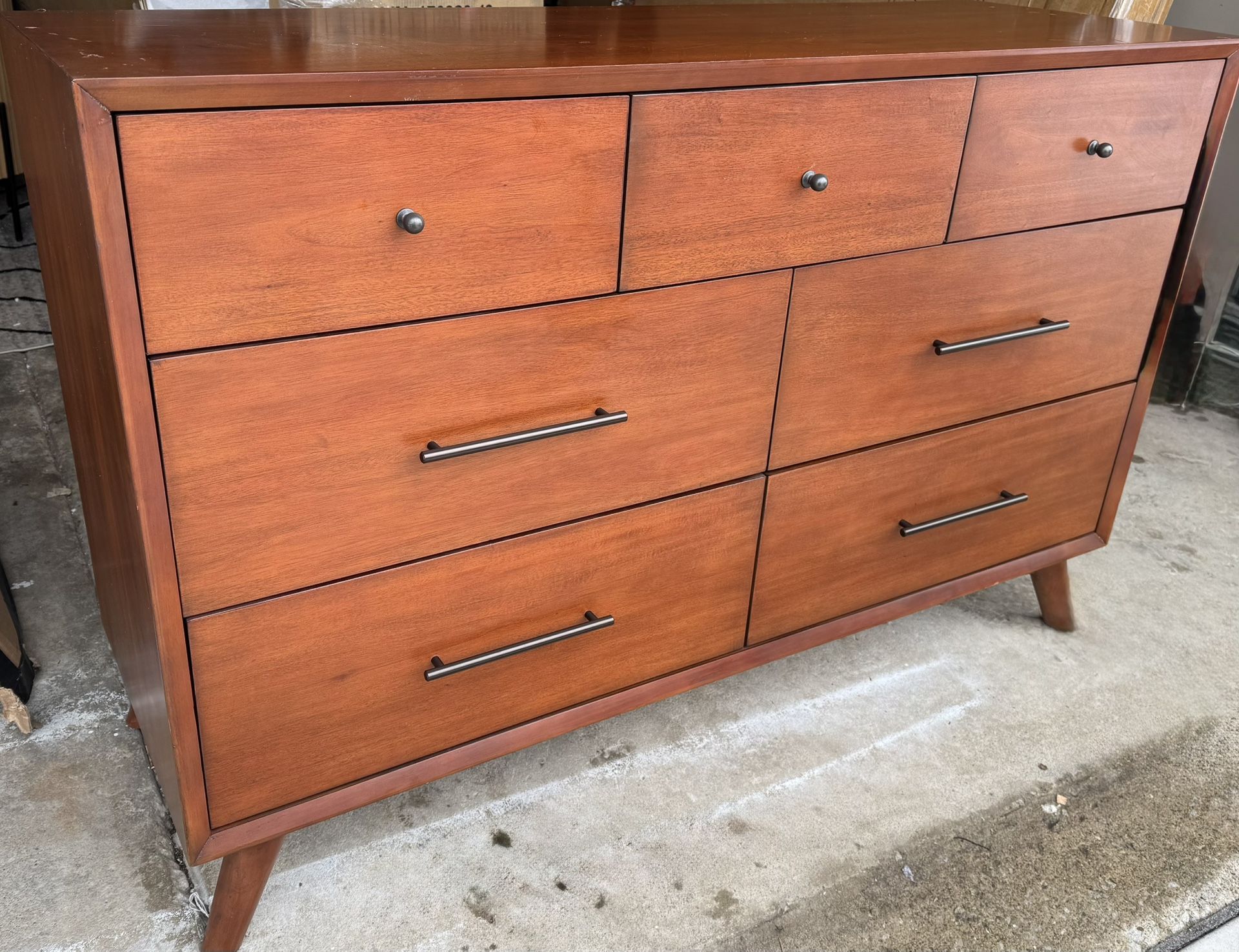 Dresser New Solid Wood 7 Drawers
