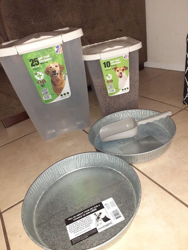 Dog food containers with bowls and Scooper
