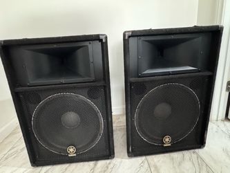 4  Speakers 🔊 Yamaha