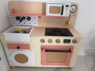 Play kitchen center