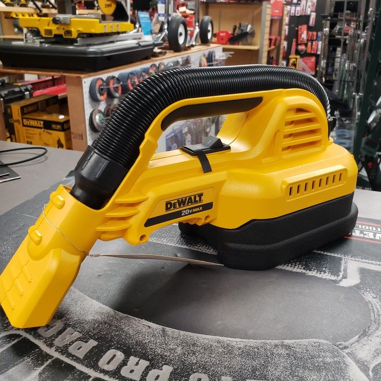 DEWALT 20V MAX Cordless 1/2 Gal. Wet/Dry Portable Vacuum (Tool Only)