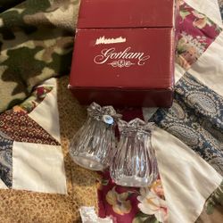 Lotus Crystal Salt And Proper Shakers