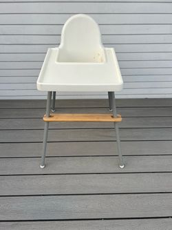 High chair with foot rest
