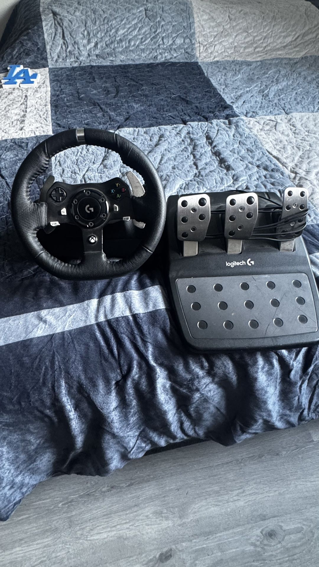 Xbox One car steering wheel And Pedals 