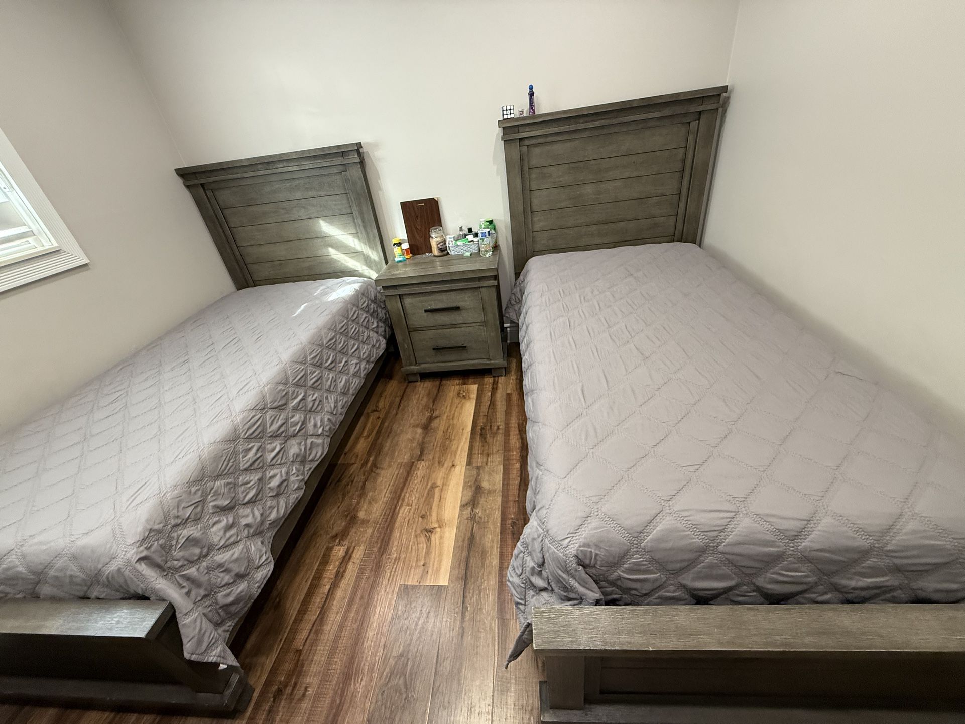 2 Twins Bed & 2 Mattress