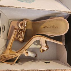 New Heels Nude Sz 6