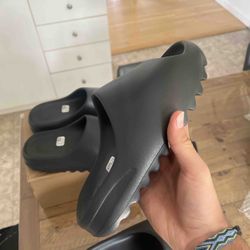 Yeezy Slides Black Onyx 