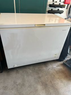 Insignia Chest Freezer