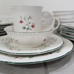 Winterberry Dinnerware Set 24-pc.
