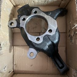 2 Pcs Front Steering Knuckle for Nissan Rogue