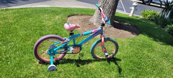 Bike for Girls,
 Ages
4+ Years Old,  Training
Wheels 18"xH23"5 good condition