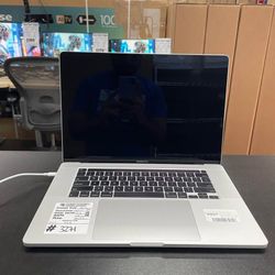 Apple MacBook Pro Retina 16 Inch Laptop - 2.6GHz 6 Core i7 - 16GB RAM - 512GB SSD - AMD Radeon Pro 5300M (4GB) - (2019) - Silver SKU3271