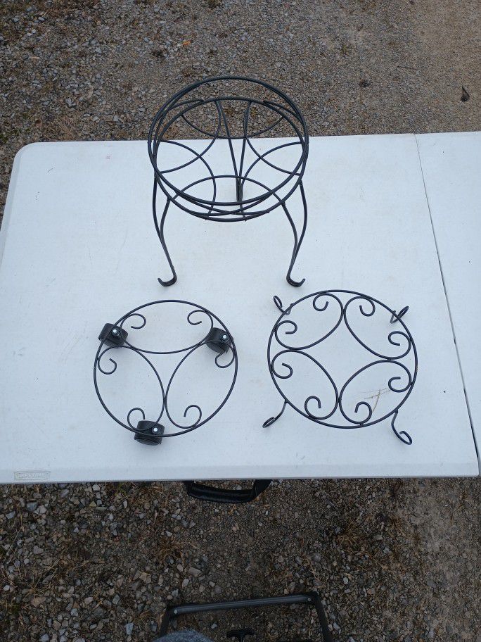 Set Of 3 Plant Stands 