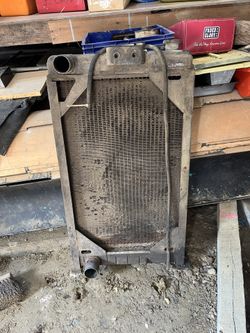 John Deere 450G Radiator