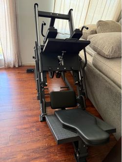 Leg press/hack squat machine