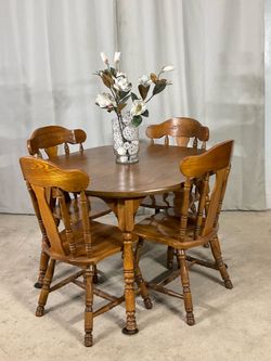 Charming Extendable Kitchen Dining Table with 5 Chairs PERFECT FOR APARTMENT