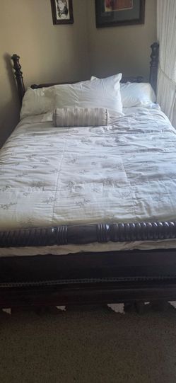 Like new full sized bed