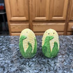 Vintage Ceramic Corn On The Cob Pair of Salt And Pepper Shakers. Preowned 
