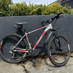 Men’s Giant Talon Mountain Bike - 29 L size frame