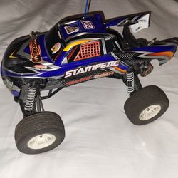 ARTR: TRAXXAS STAMPEDE 2WD XL-5  (FAIRLY BRAND NEW)