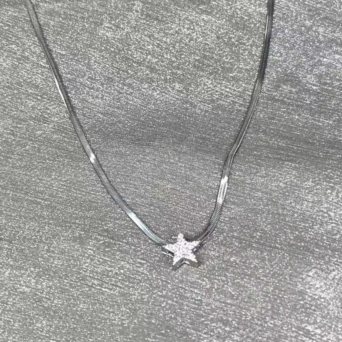 Star snake bone chain necklace women‘s neck hip-hop stacking high-end high-end sense non-fading collarbone chain