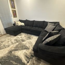 Sectional couch 