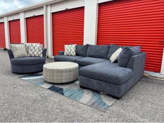Beautiful Sectional Couch Set - Delivery Available 🚚