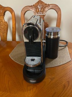 Espresso machine with milk frother