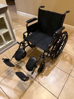 MEDLINE COMFORTABLE FOLDING WHEELCHAIR