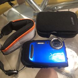 fujifilm xp waterproof camera with charger