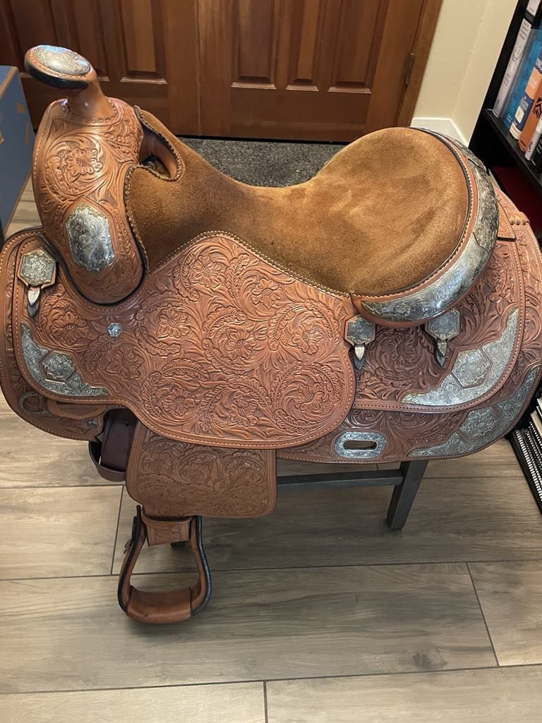Show Saddle
