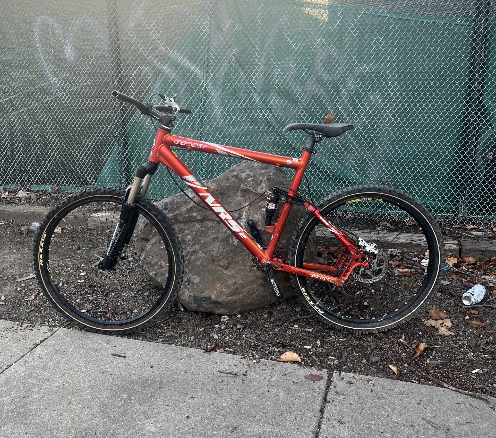 GIANT NRS2 red Mountain Bike