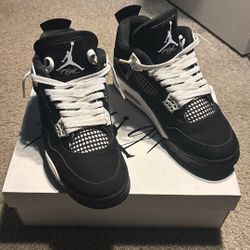 White Thunders Jordan 4