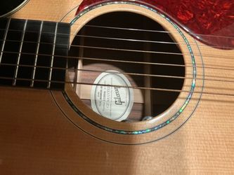Gibson j45 standard 2019 with case.sitka spruce top