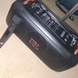 JBL PartyBox On-The-Go Wireless Speaker./ karaoke.