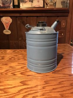 Vintage metal gas can /kerosene Can
